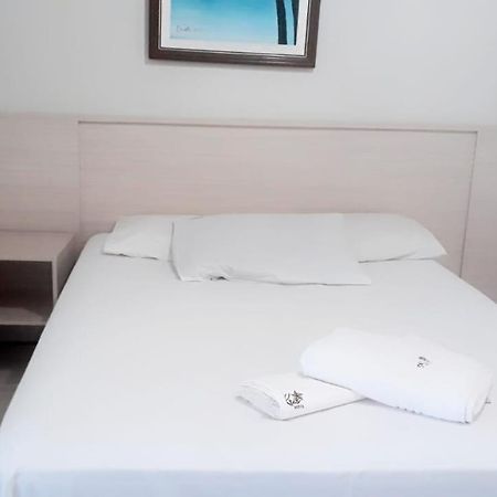 פטרולינה Kris Hotel מראה חיצוני תמונה